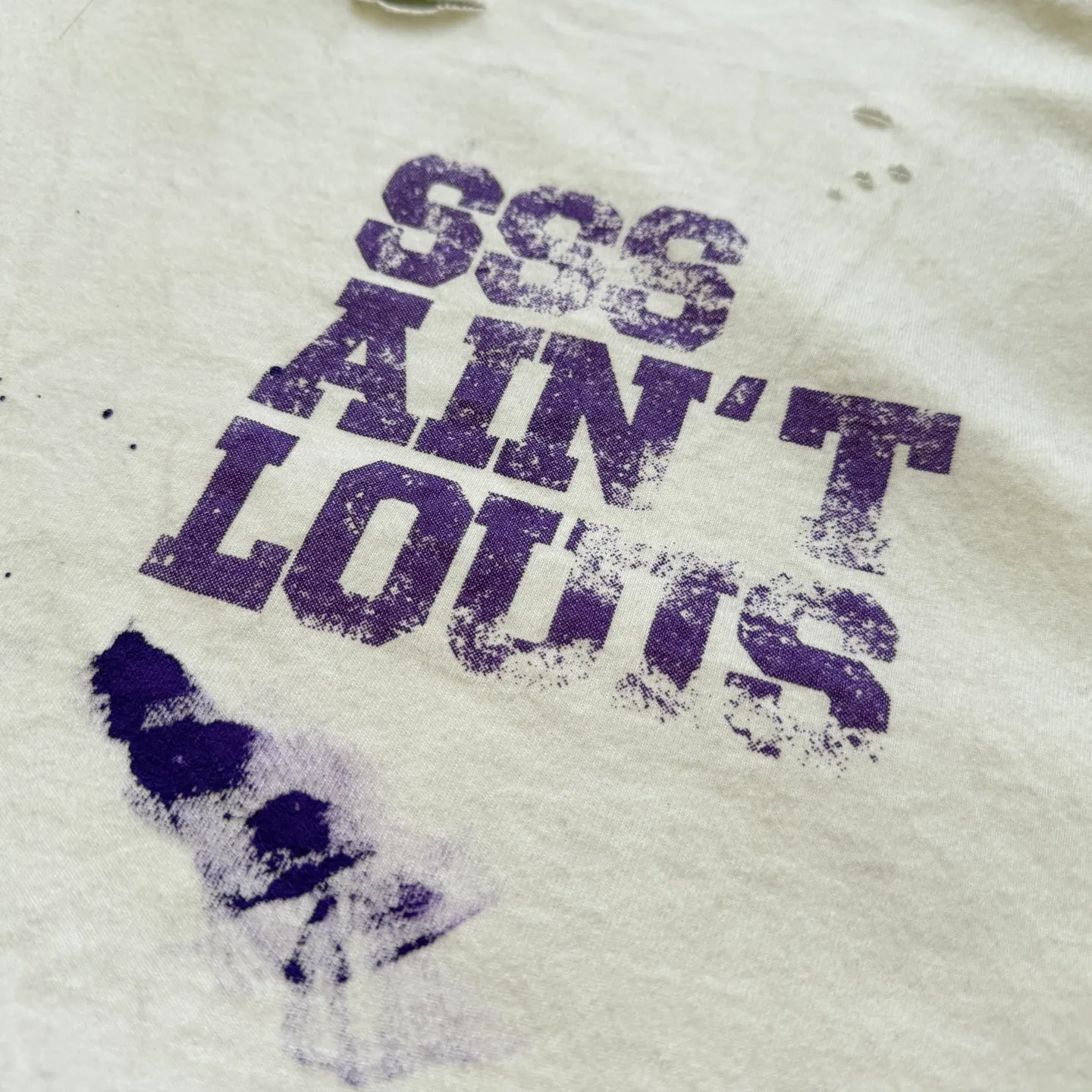 P138 #【Two Colors】CTS-108 Saint Street Dirty street graffiti style T-shirt. Ready-made hand-painted splash ink + multi-position manual destruction + heavy Assute fermentation mill spray horse wash process. Full of retro and high-end feeling. Size: S M L XL
